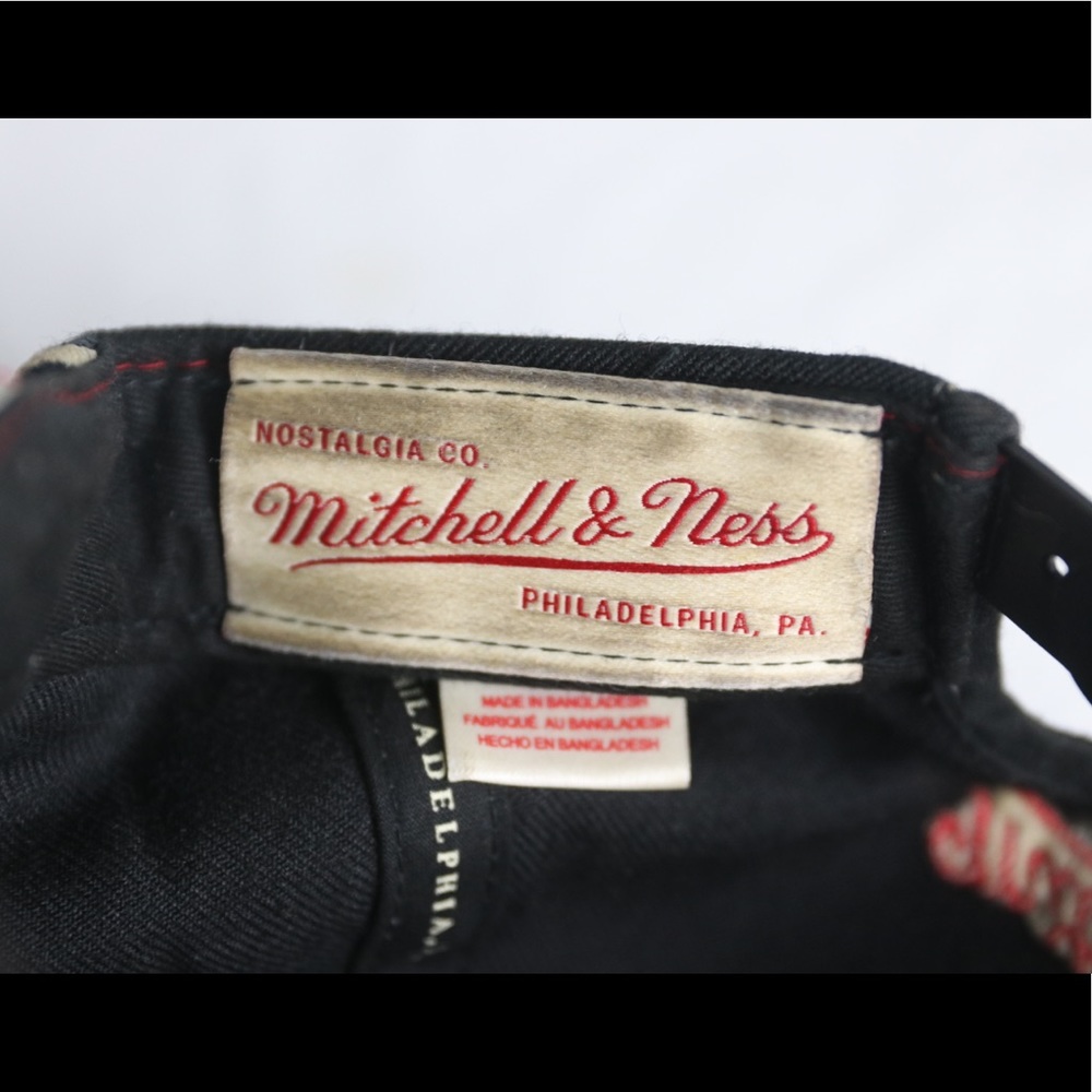 Chicago Bulls Mitchell & Ness adjustable Hat - Picture 7 of 9